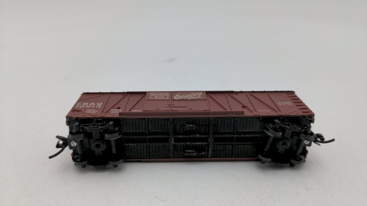 Micro-Trains 29333 N CB&Q 40' Outside Braced Boxcar #10913 VG/Box