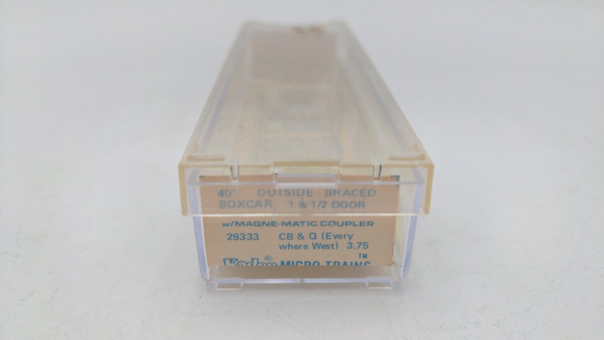 Micro-Trains 29333 N CB&Q 40' Outside Braced Boxcar #10913 VG/Box