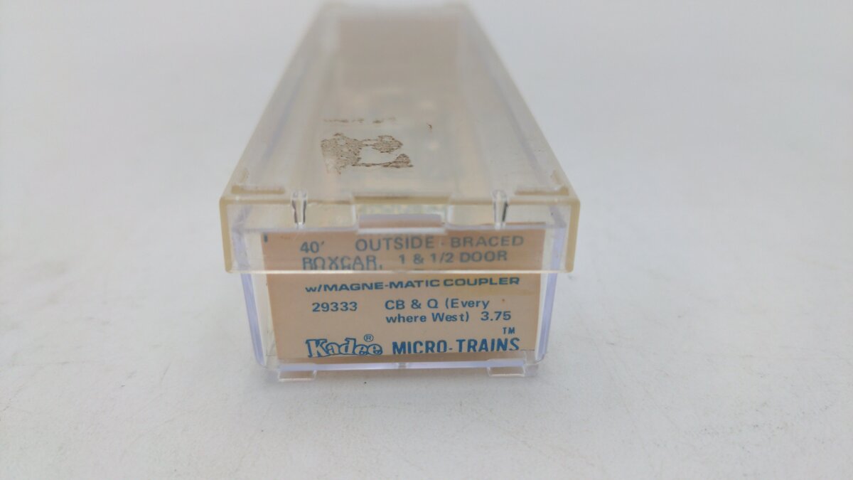 Micro-Trains 29333 N CB&Q 40' Outside Braced Boxcar #10913 VG/Box