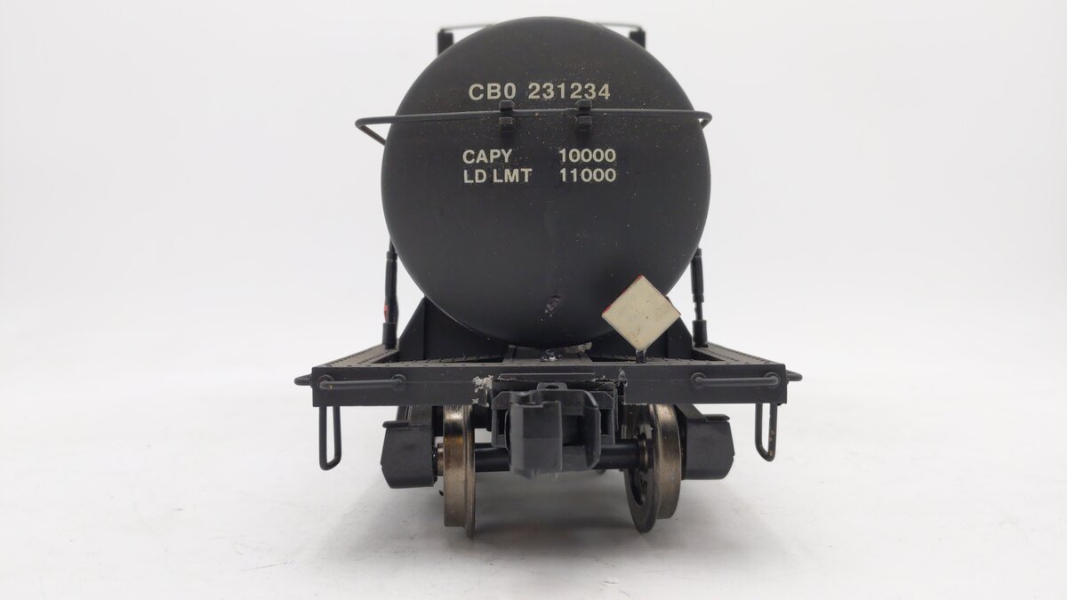 USA Trains R15111 G Chicago, Burlington, & Quincy 10,000-Gallon Tank Car #231234
