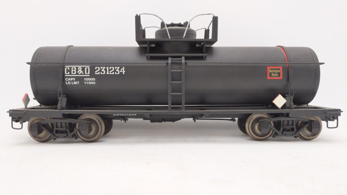 USA Trains R15111 G Chicago, Burlington, & Quincy 10,000-Gallon Tank Car #231234