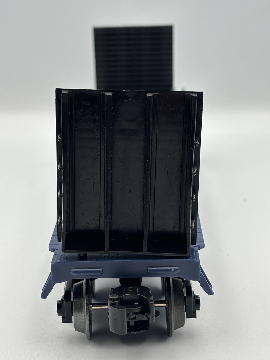 Lionel 6-16396 O Gauge Alaska Railroad Flatcar with Bulkheads and Stakes LN/Box