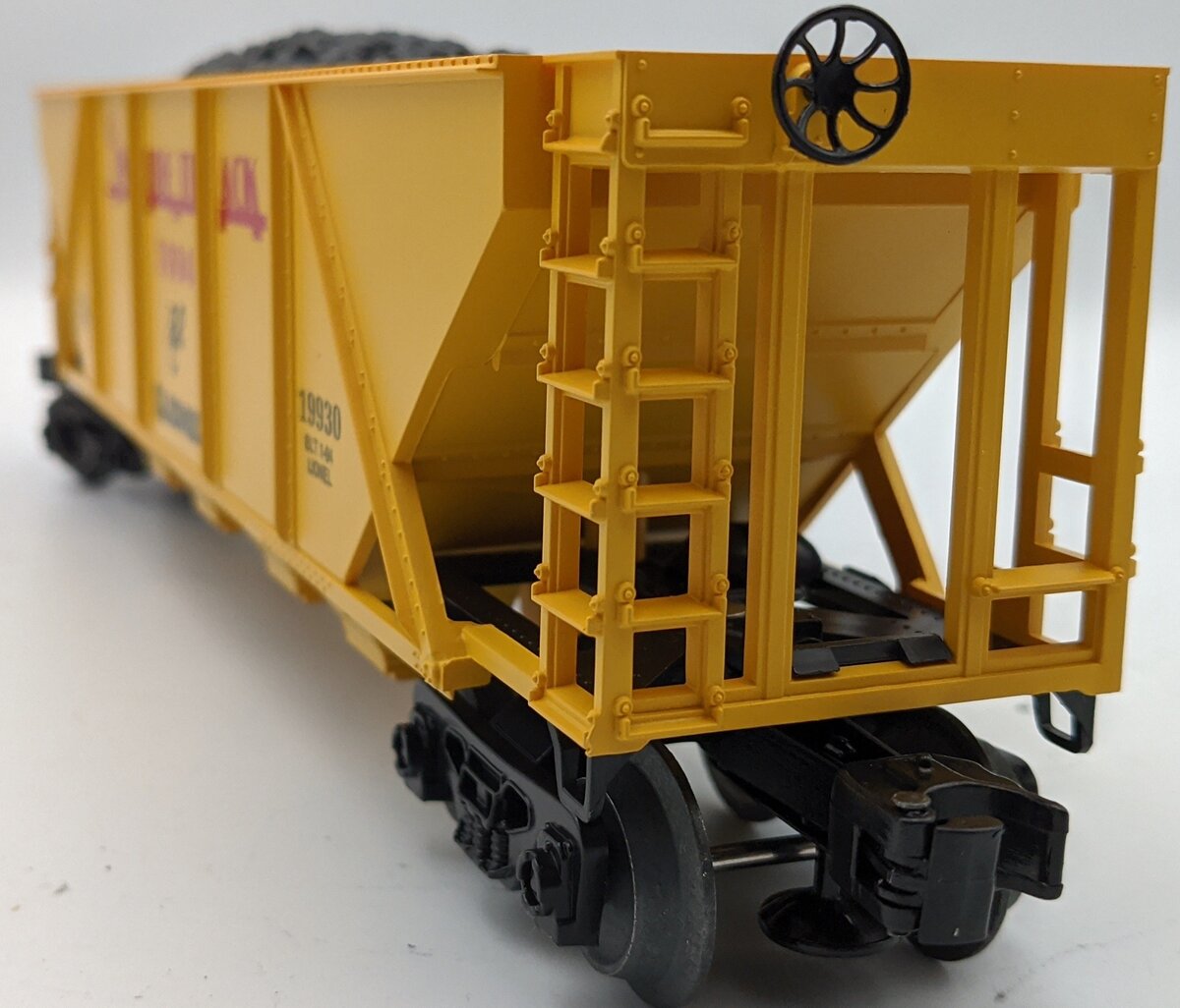 Lionel 6-19930 O Gauge Lionel Railroader Club 4-Bay Hopper with Load #19930 LN/Box