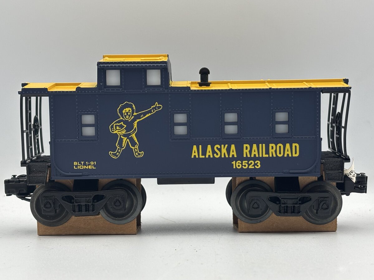 Lionel 6-16523 O Gauge Alaska Square Window Caboose LN/Box