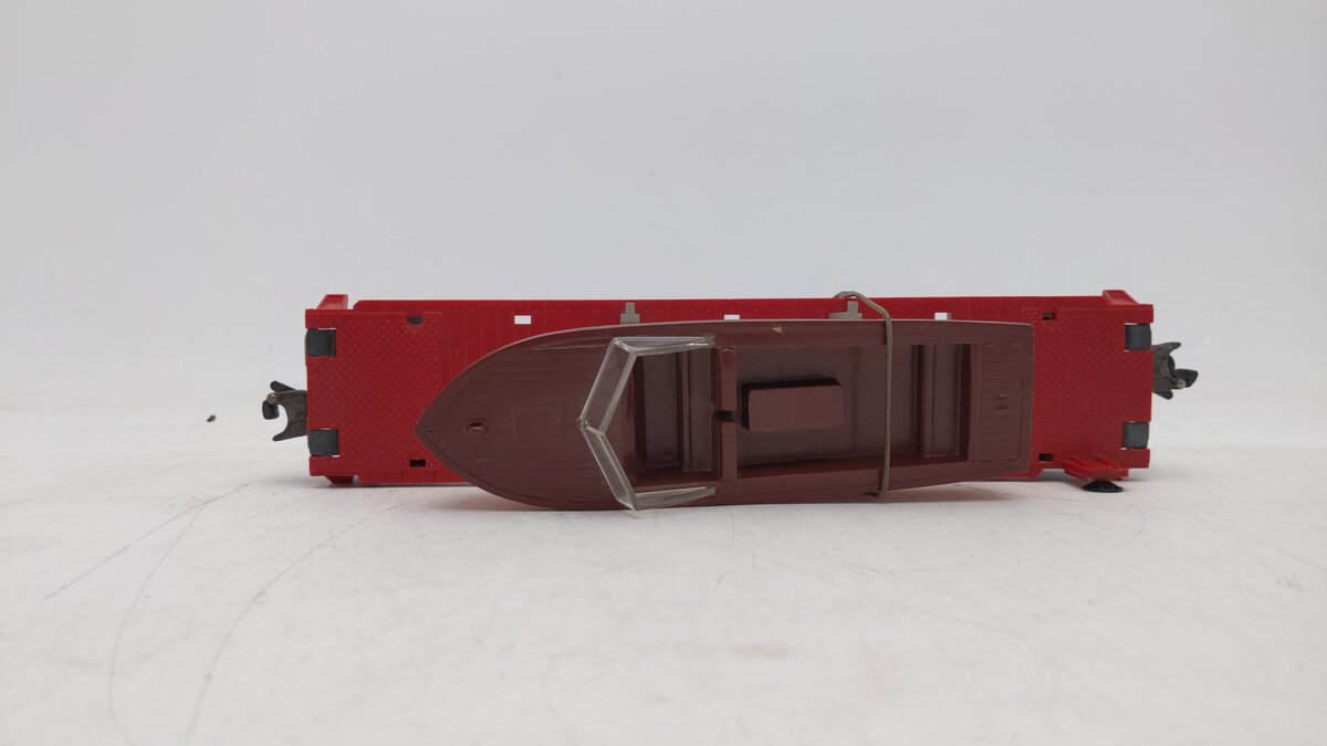 Lionel 6801 Vintage O Lionel Flatcar with Brown & White Boat EX