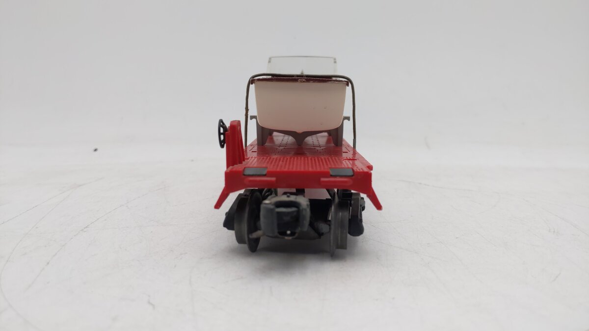 Lionel 6801 Vintage O Lionel Flatcar with Brown & White Boat EX