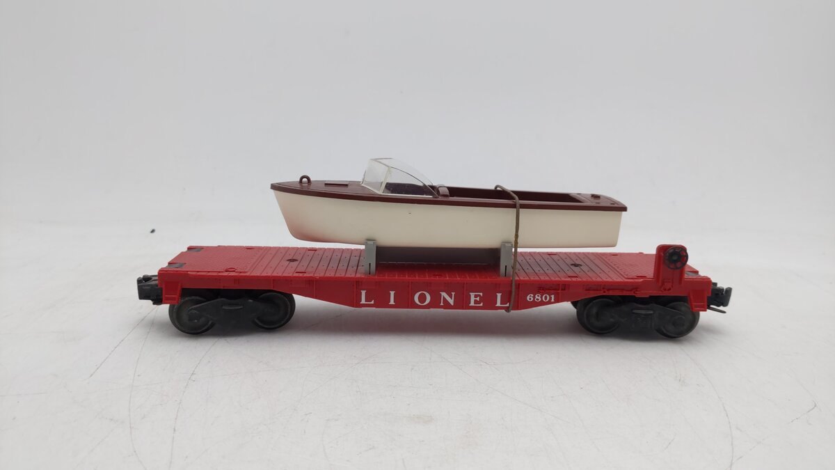 Lionel 6801 Vintage O Lionel Flatcar with Brown & White Boat EX