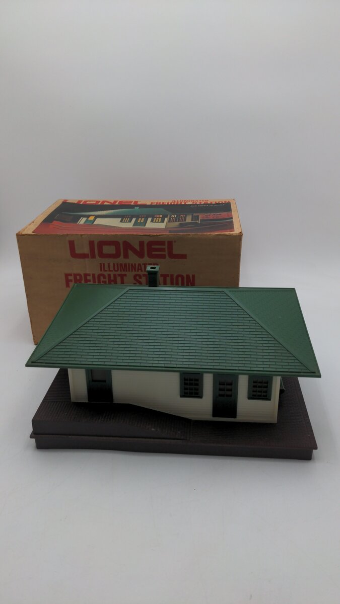 Lionel 6-2133 O Scale Illuminated Freight Station Assembled EX/Box