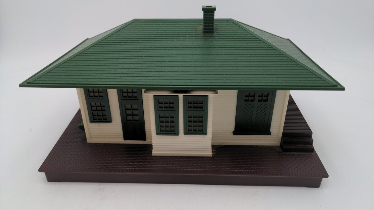 Lionel 6-2133 O Scale Illuminated Freight Station Assembled EX/Box