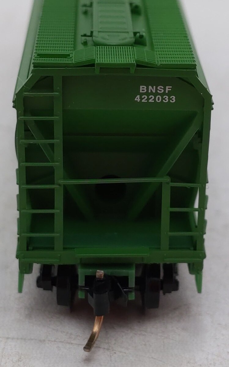 Micro-Trains 09400110 N Scale BNSF 3-Bay Centerflow Covered Hopper #422033