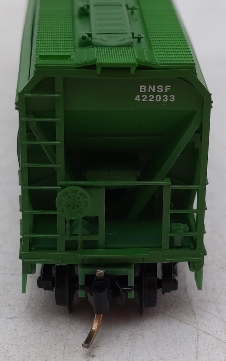 Micro-Trains 09400110 N Scale BNSF 3-Bay Centerflow Covered Hopper #422033