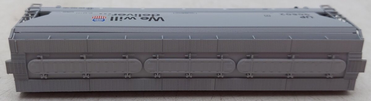 Micro-Trains 09400120 N Union Pacific 3-Bay Center Flow Covered Hopper #90802 VG/Box