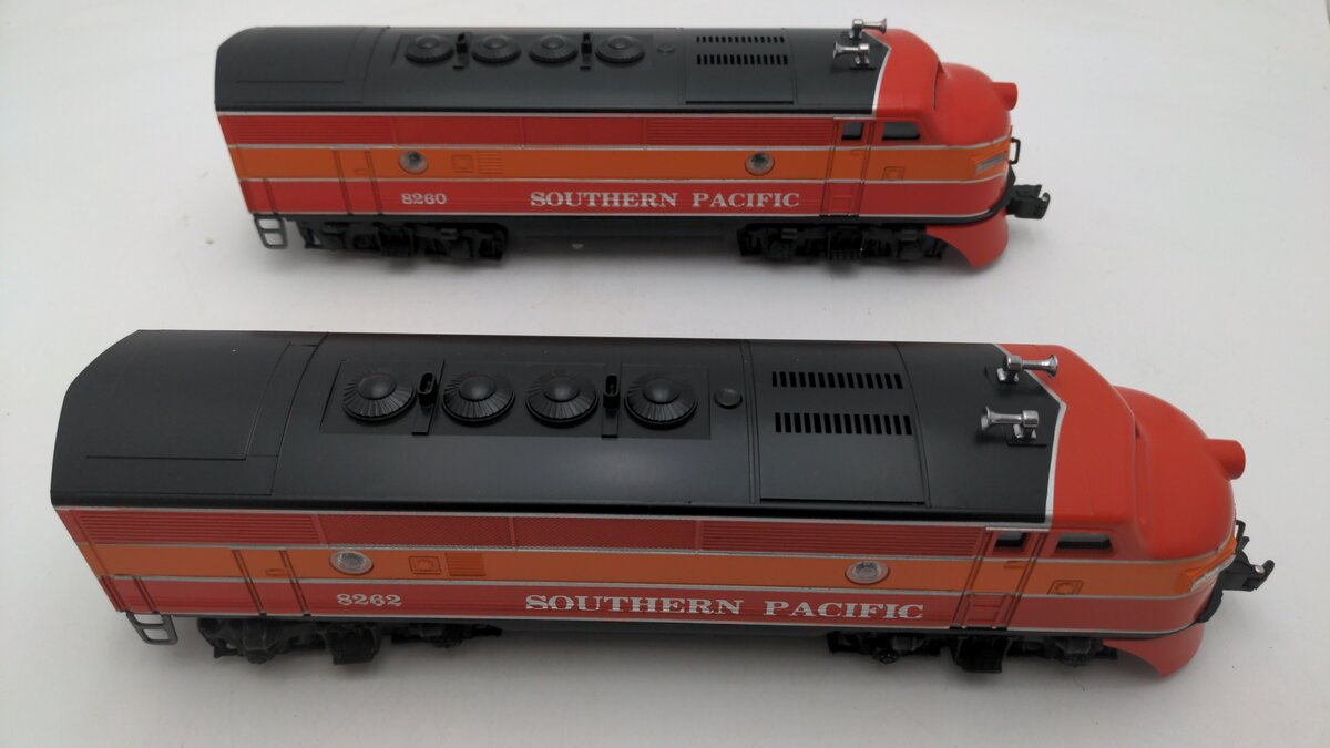 Lionel 6-8260 O Gauge Southern Pacific F3 AA Diesel Locomotive Set #8260/8262 EX/Box