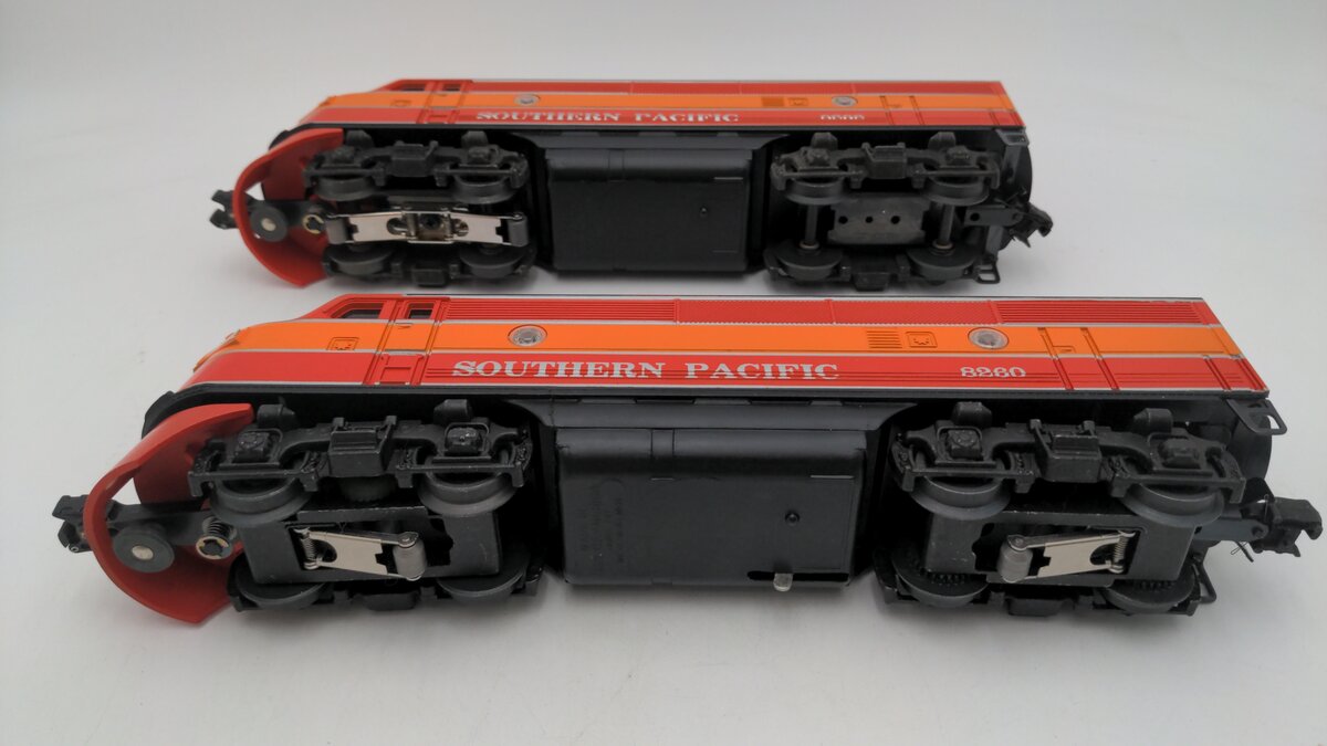Lionel 6-8260 O Gauge Southern Pacific F3 AA Diesel Locomotive Set #8260/8262 EX/Box