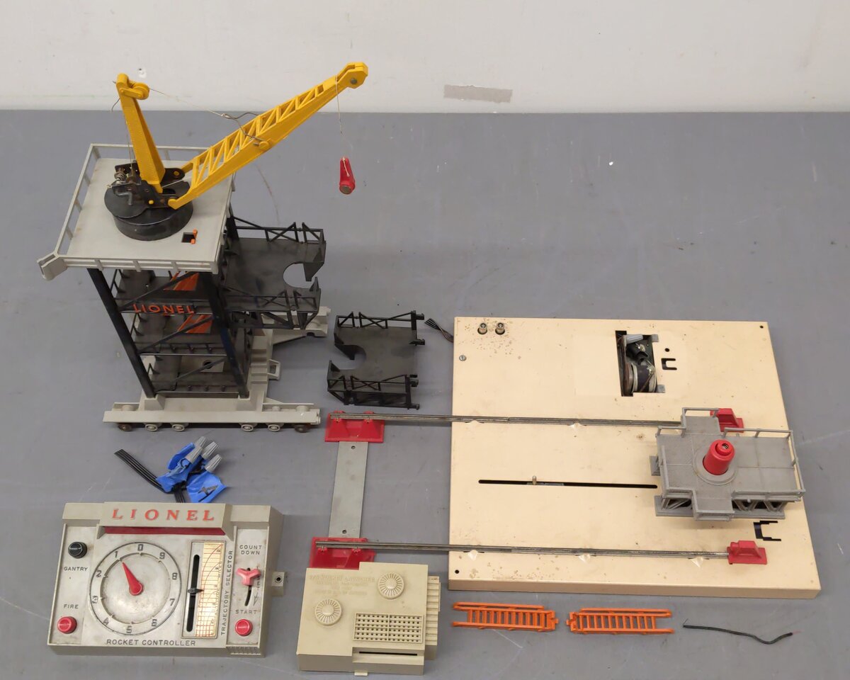 Lionel 175 Vintage O Operating Rocket Launcher Platform VG