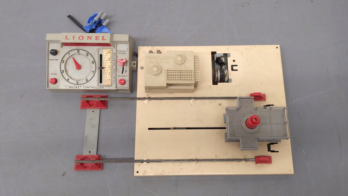 Lionel 175 Vintage O Operating Rocket Launcher Platform VG