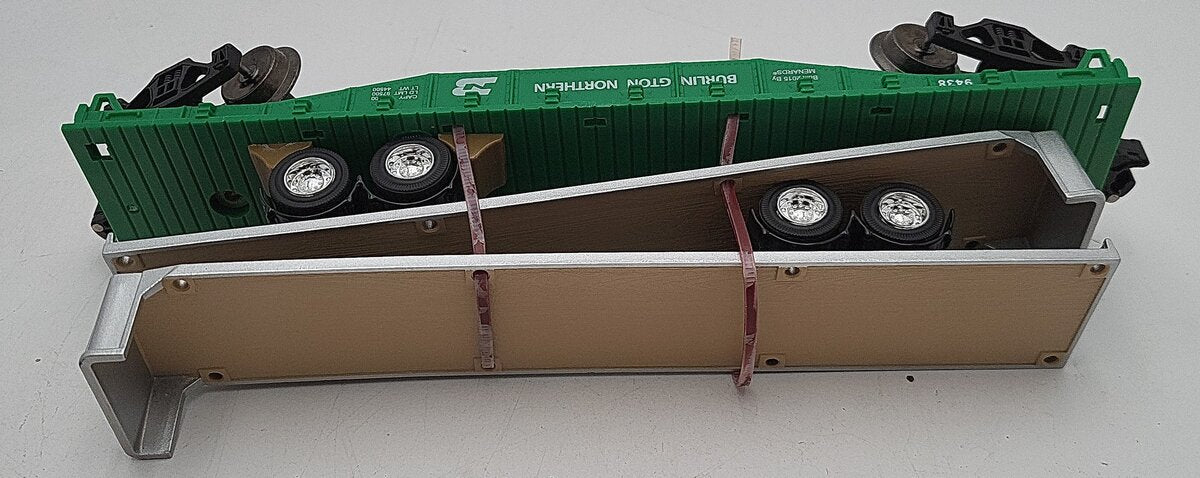 Menards 279-0711 O Scale Burlington Northern Flatcar #9438 LN/Box