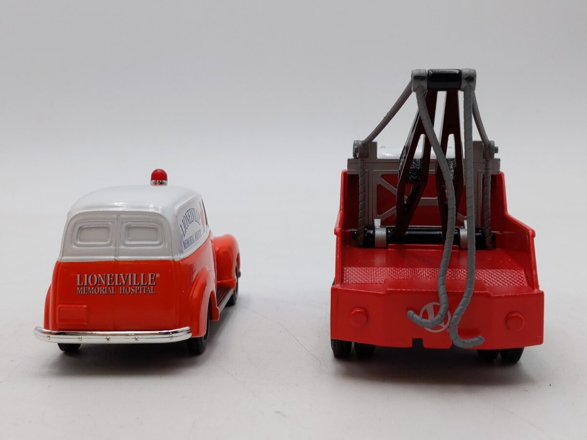 Lionel 426000 1:48 ERTL Lionelville Chevrolet Tow Truck & Ambulance NIB