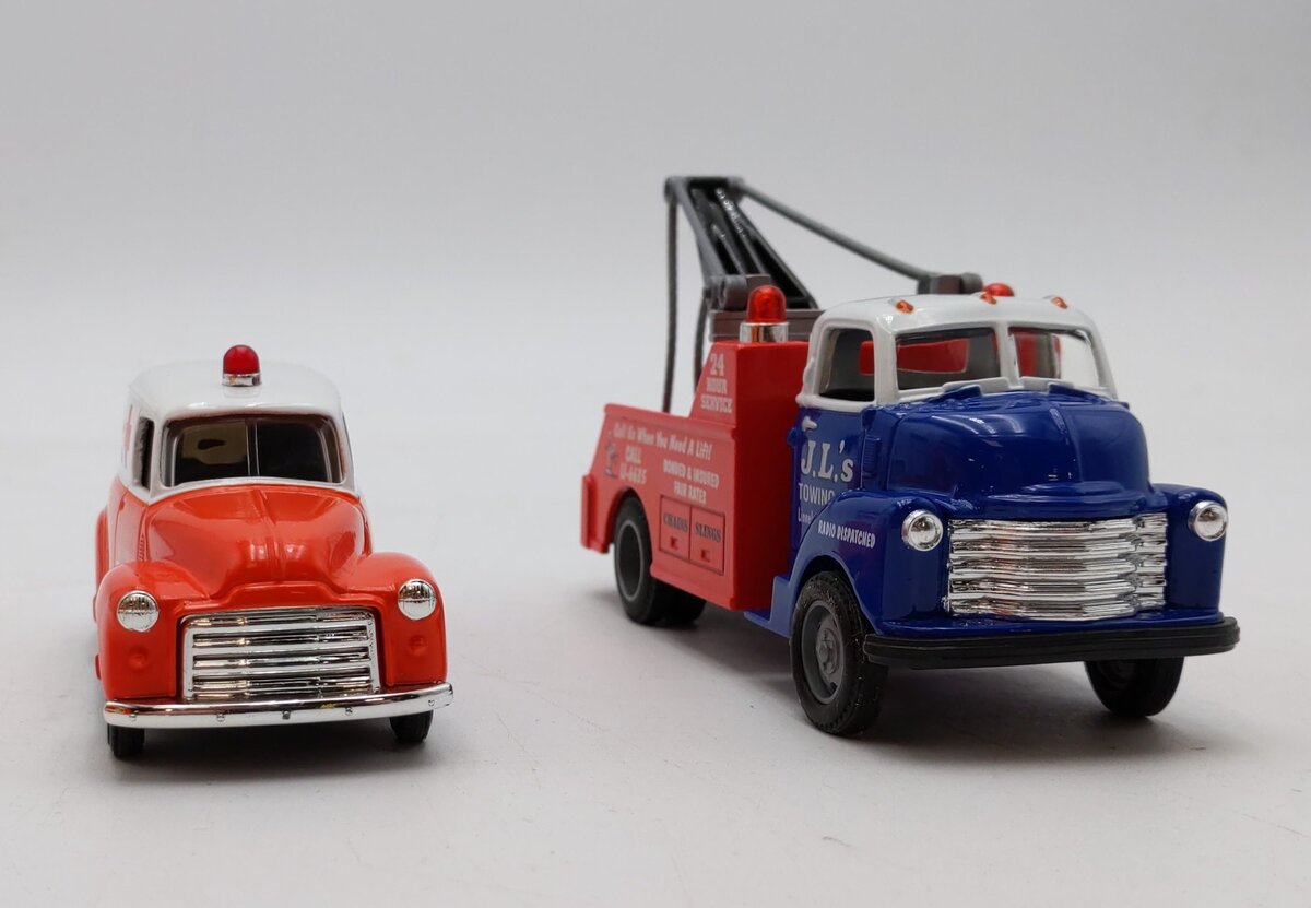 Lionel 426000 1:48 ERTL Lionelville Chevrolet Tow Truck & Ambulance NIB