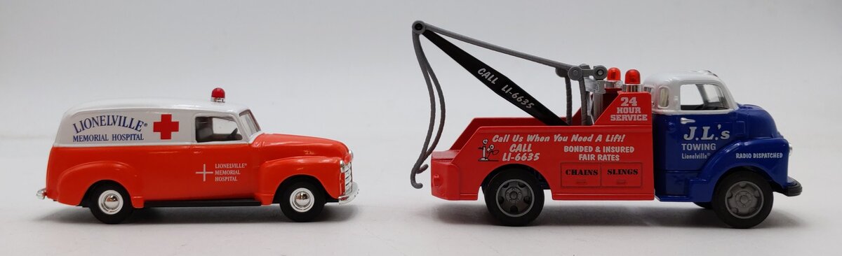 Lionel 426000 1:48 ERTL Lionelville Chevrolet Tow Truck & Ambulance NIB