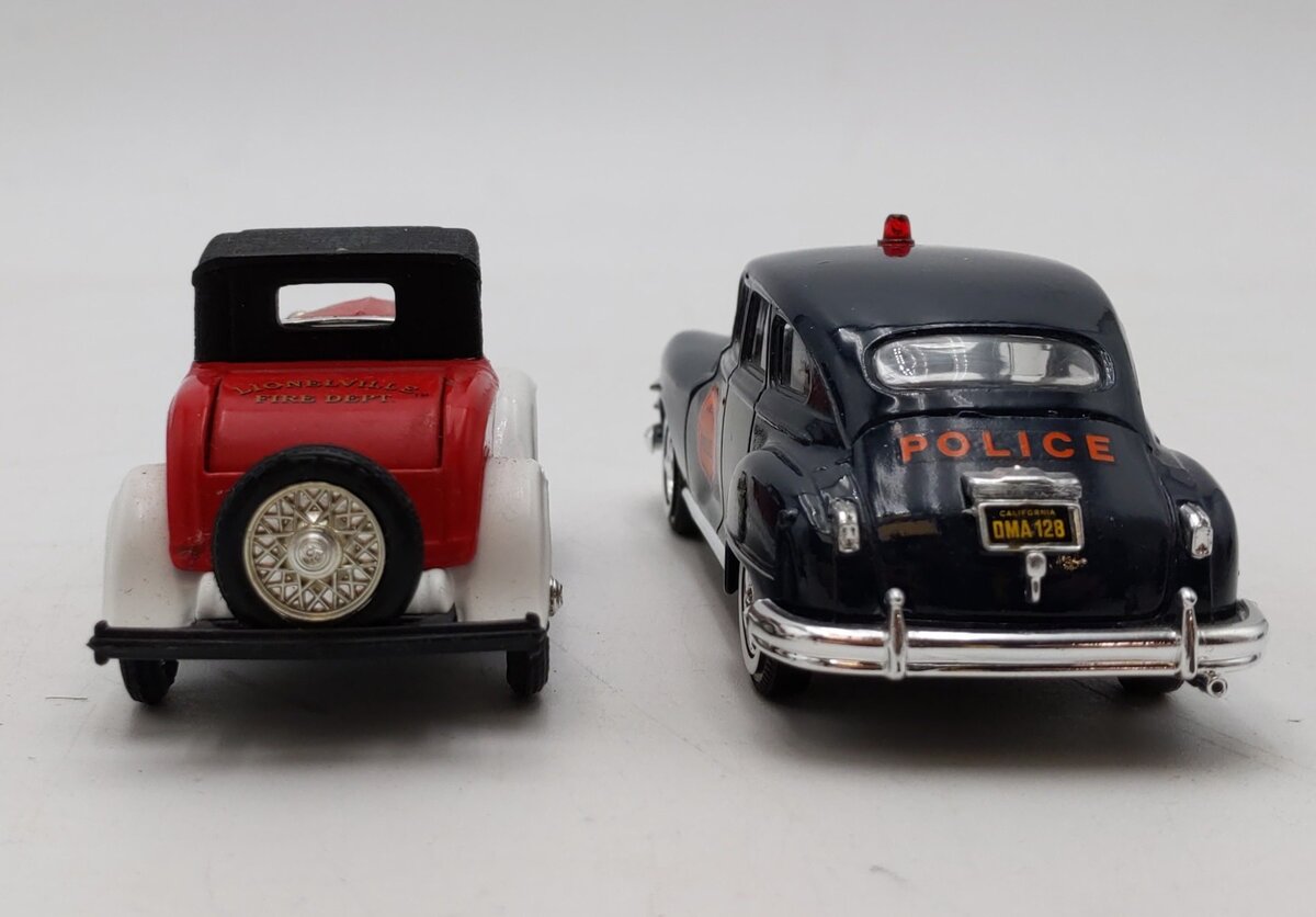Ertl F085 1:48 Eastwood Lionel Police Car & Fire Dept Car (Set of 2) NIB