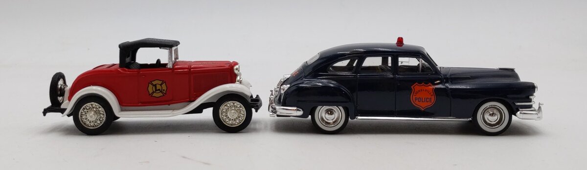 Ertl F085 1:48 Eastwood Lionel Police Car & Fire Dept Car (Set of 2) NIB