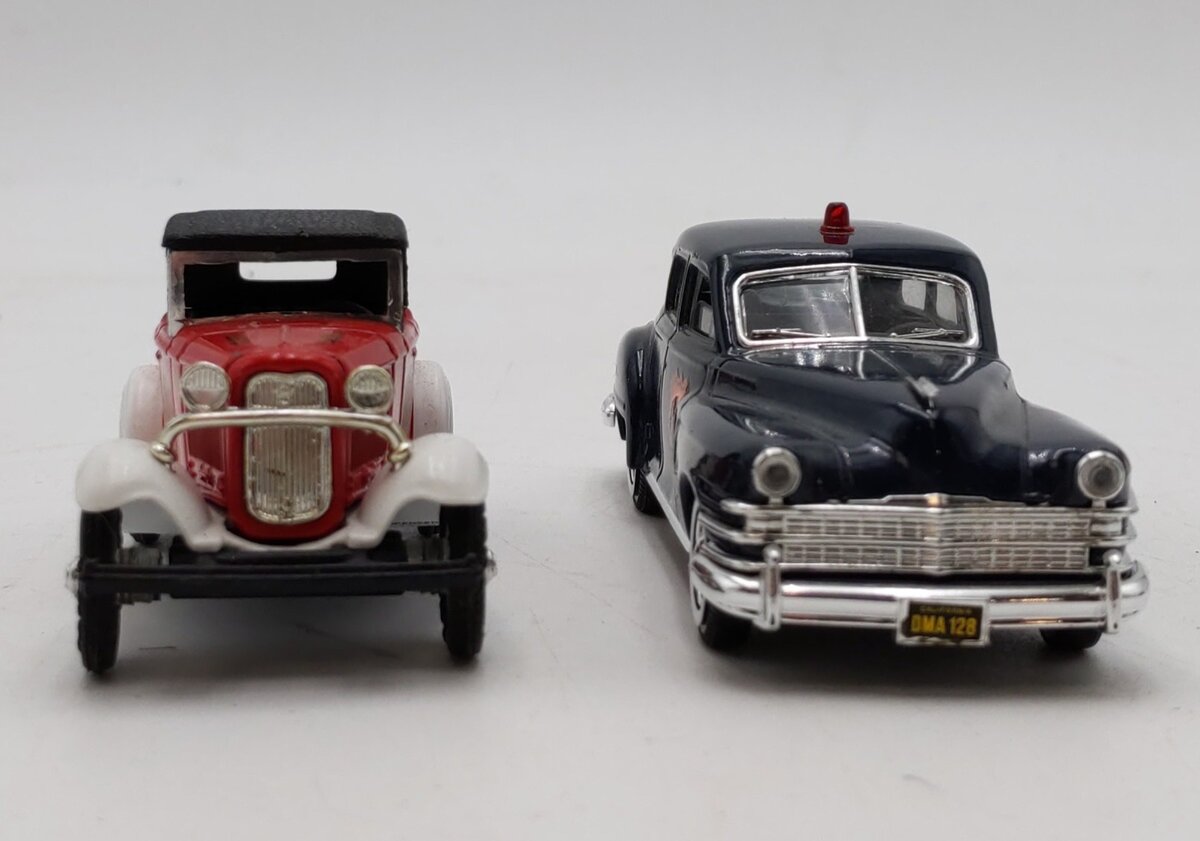 Ertl F085 1:48 Eastwood Lionel Police Car & Fire Dept Car (Set of 2) NIB