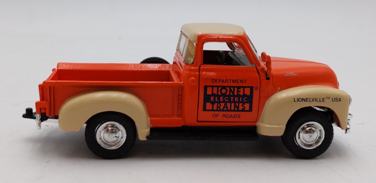 Road Champs "Eastwood" 1:43 Lionelville 1953 Chevrolet C3100 w/ Figure & Signs NIB