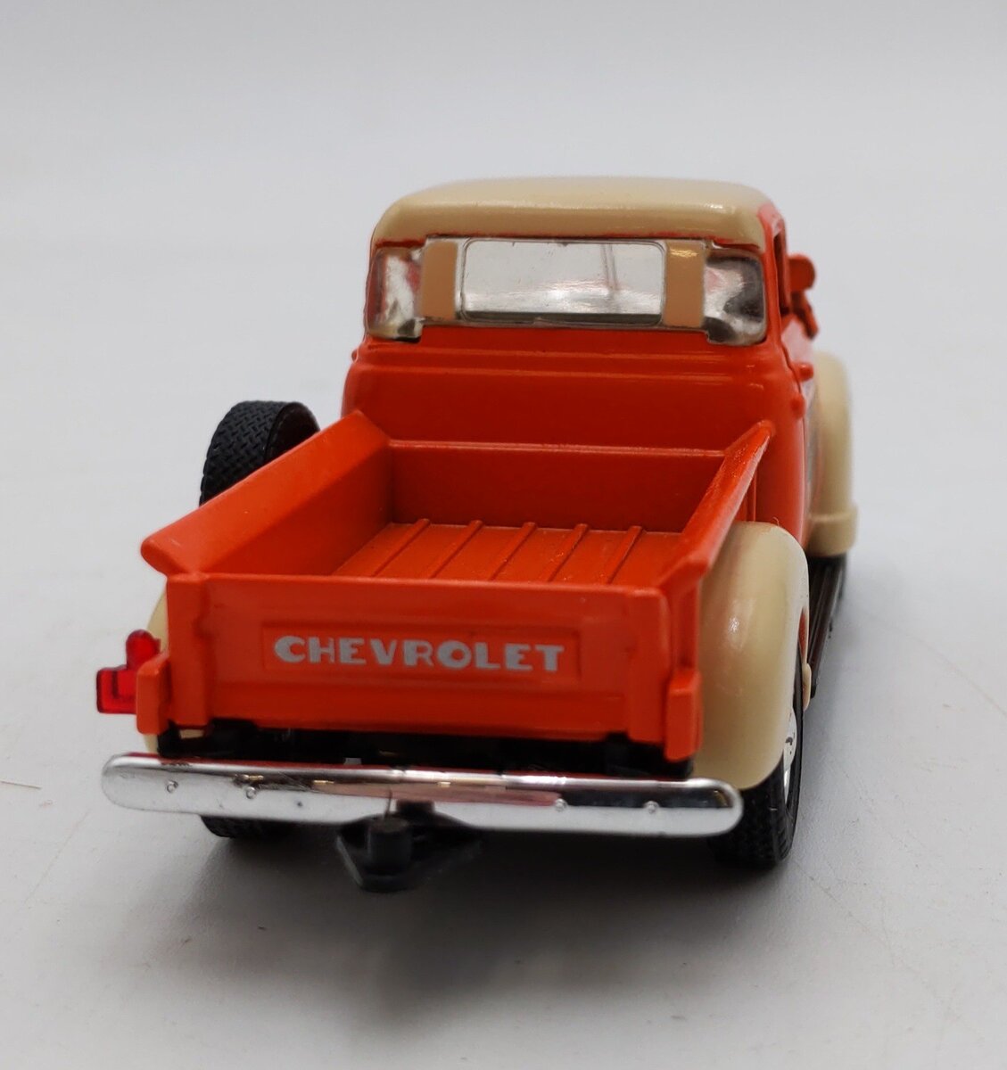 Road Champs "Eastwood" 1:43 Lionelville 1953 Chevrolet C3100 w/ Figure & Signs NIB