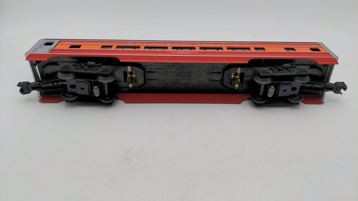 Lionel 6-9592 O Gauge Southern Pacific Daylight Aluminum Passenger Car LN/Box