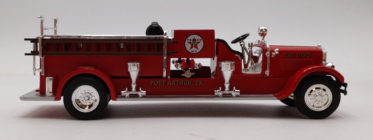 Ertl F415 1:30 1998 Texaco #15 1929 Mack Fire Engine W/Helmet & Dog Bank NIB