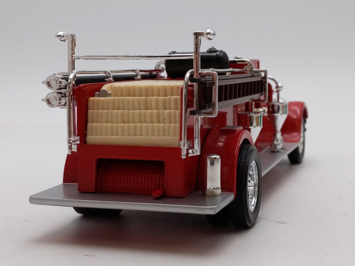 Ertl F415 1:30 1998 Texaco #15 1929 Mack Fire Engine W/Helmet & Dog Bank NIB