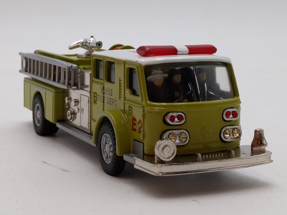 Corgi classic Fire Service 1:50 Scale 97393 American La France Wayne Fire Dept. NIB