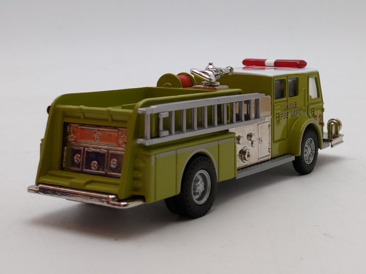 Corgi classic Fire Service 1:50 Scale 97393 American La France Wayne Fire Dept. NIB