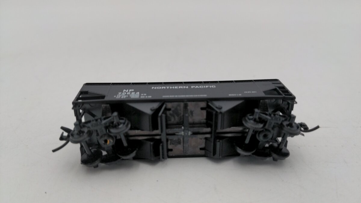 Micro-Trains 05500080 N Northern Pacific 33' Twin Bay Offset Side Hopper #70224 EX/Box