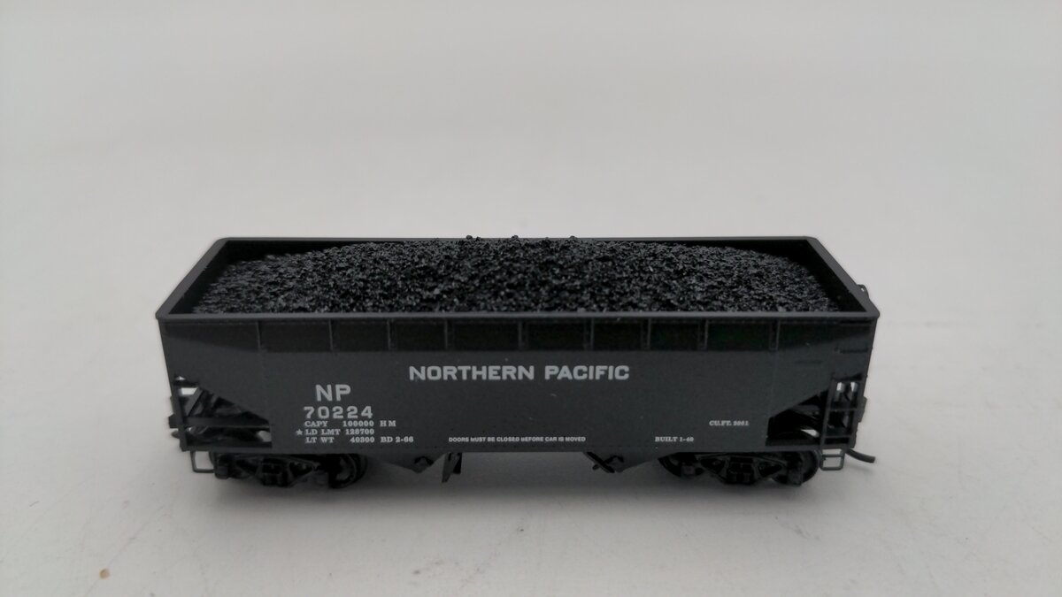 Micro-Trains 05500080 N Northern Pacific 33' Twin Bay Offset Side Hopper #70224 EX/Box