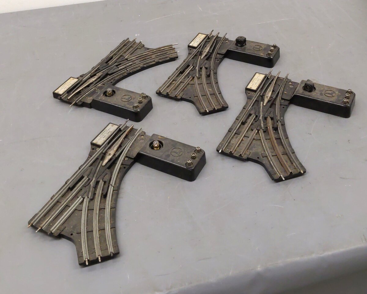 Lionel O22 [3] Left-Hand & [1] Right-Hand Electric Remote Switches [4]