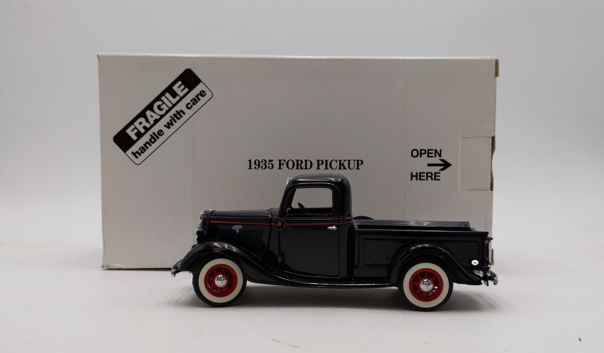 Danbury Mint 1:43 Scale 1935 Ford Pickup Truck NIB