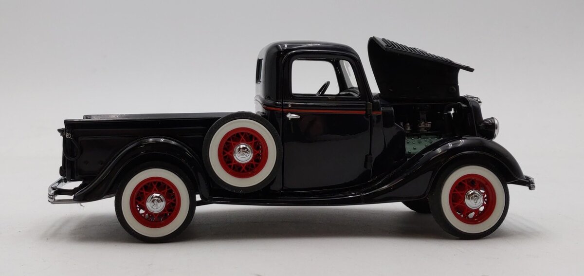 Danbury Mint 1:43 Scale 1935 Ford Pickup Truck NIB