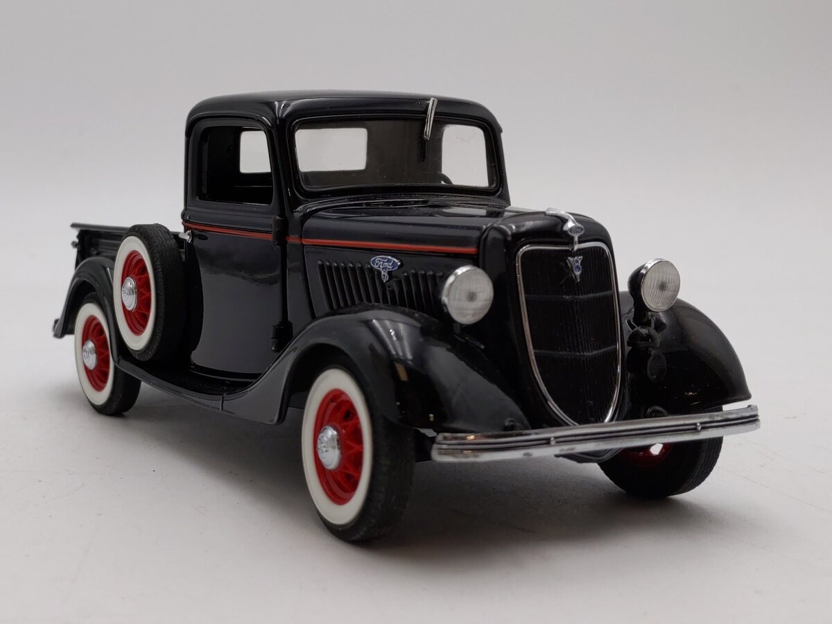 Danbury Mint 1:43 Scale 1935 Ford Pickup Truck NIB