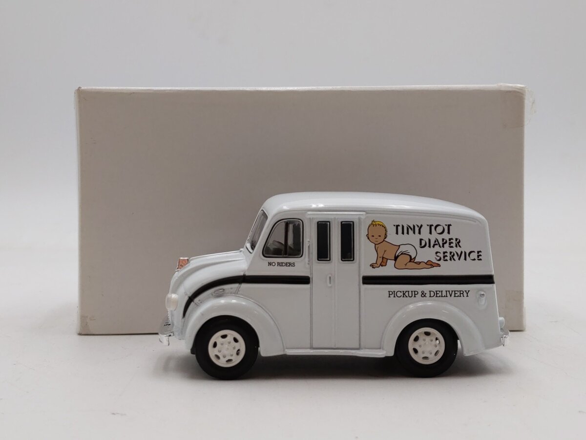 Road Champs RC50004 1:43 1950 Tiny Tot Diaper Service Divco Die Cast NIB