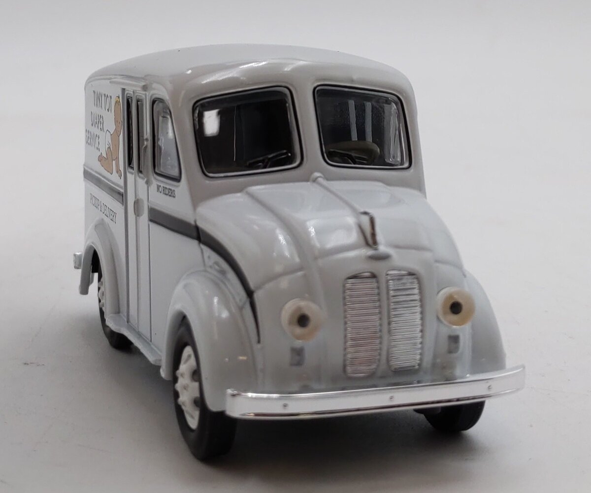 Road Champs RC50004 1:43 1950 Tiny Tot Diaper Service Divco Die Cast NIB