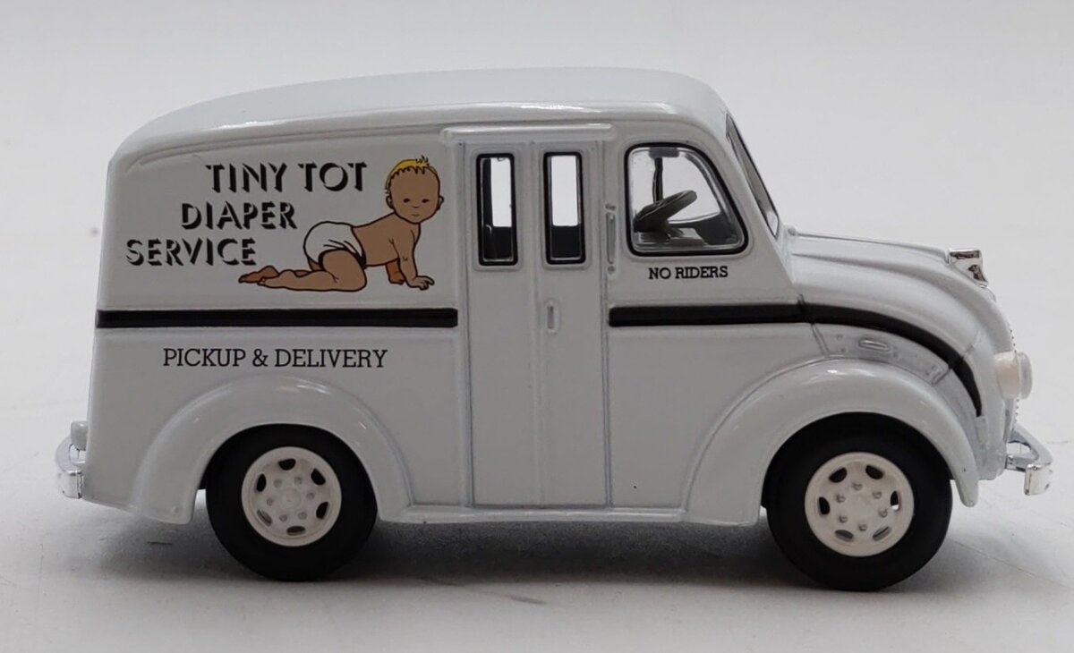 Road Champs RC50004 1:43 1950 Tiny Tot Diaper Service Divco Die Cast NIB