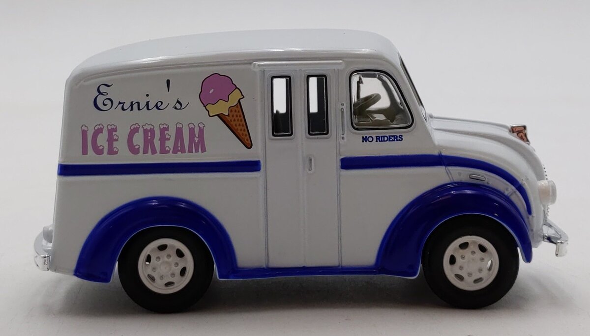 Road Champs RC50003 1:43 Die Cast1950 Divco Ernie's  Ice Cream Truck NIB