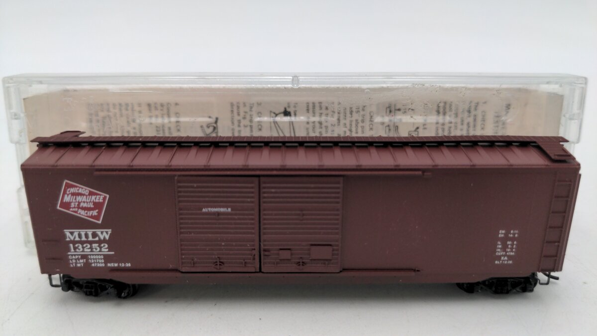 Micro-Trains 03400140 N Milwaukee Road 50' Standard Double Door Boxcar #13252 EX/Box
