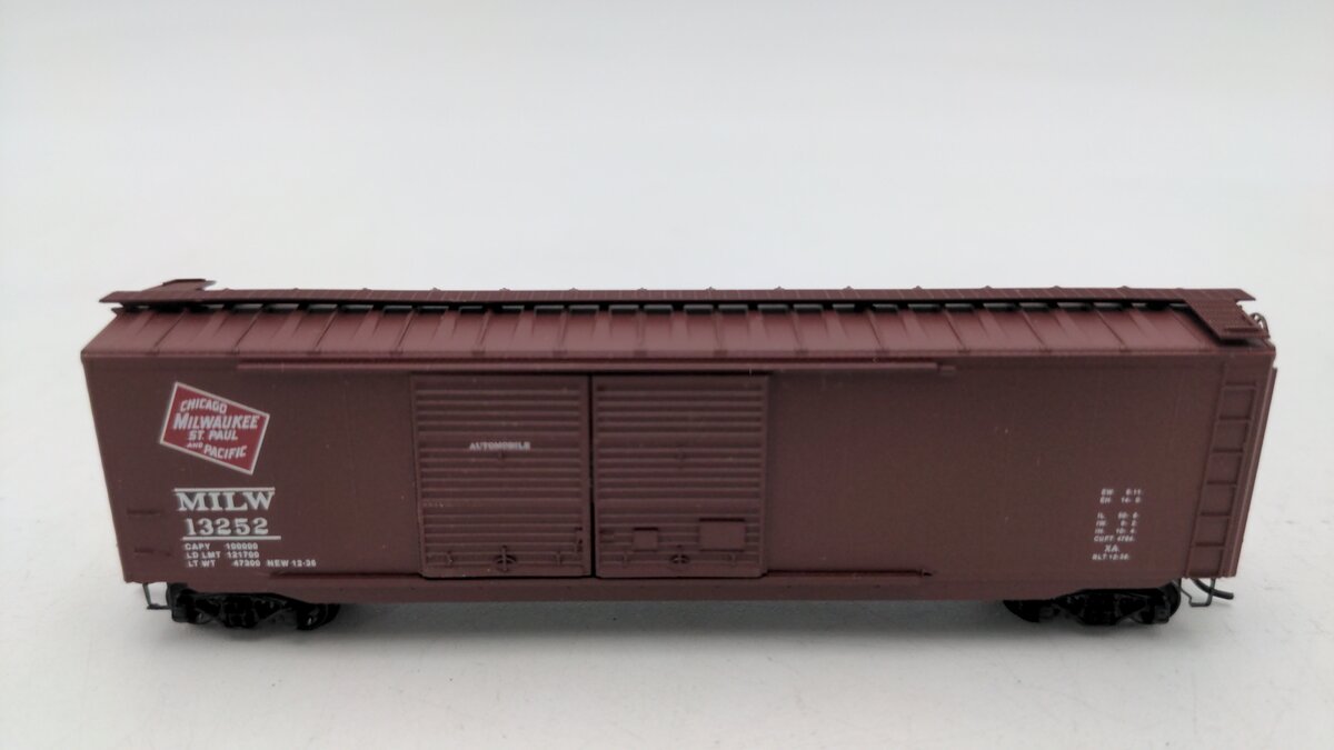 Micro-Trains 03400140 N Milwaukee Road 50' Standard Double Door Boxcar #13252 EX/Box