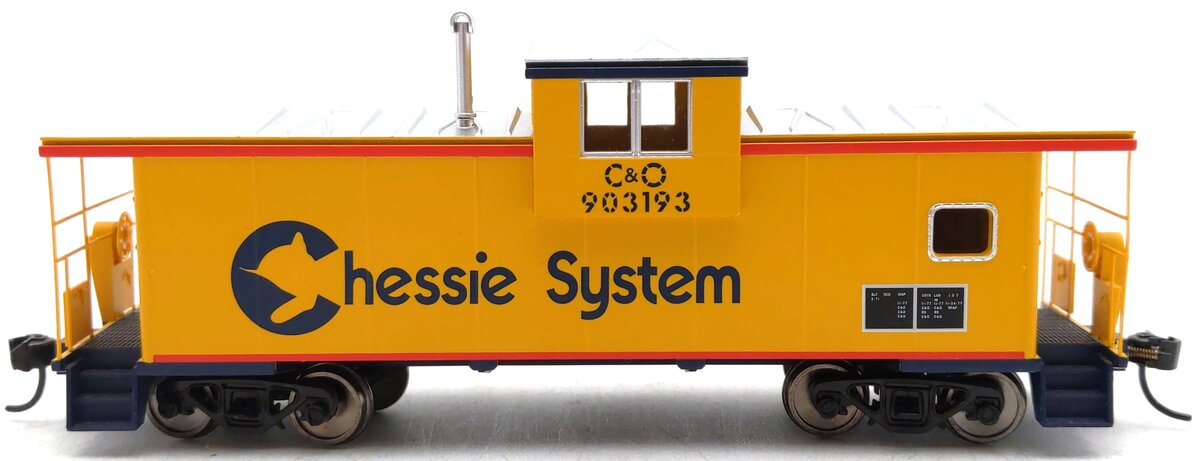 Walthers 910-8704 HO Chessie C&O International Extended Wide-Vision Caboose