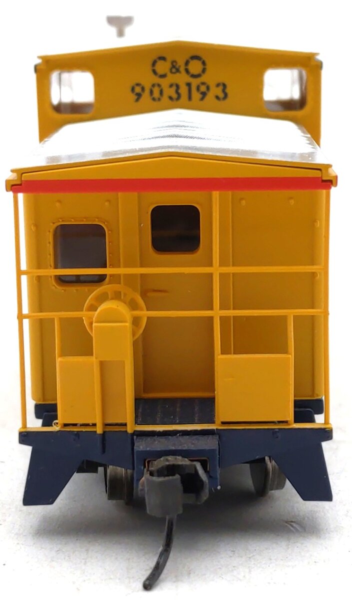 Walthers 910-8704 HO Chessie C&O International Extended Wide-Vision Caboose
