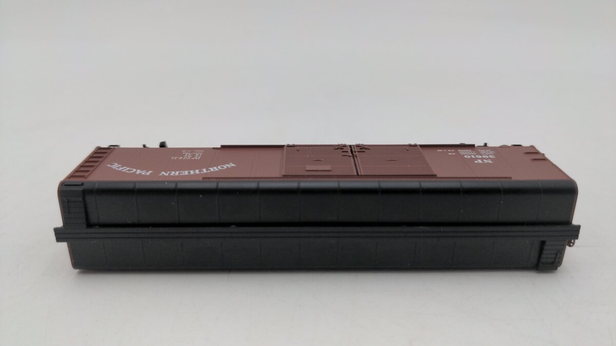 Micro-Trains 07900020 N Northern Pacific 50' Double Door Wagon Top Boxcar #39610 EX/Box