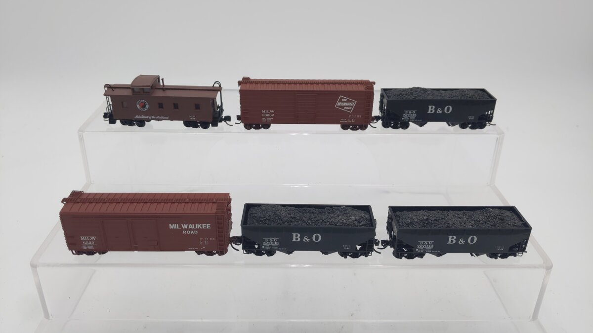 Micro-Trains N Scale Assorted Freight Cars: 6527,1638, 727045, 33502, 727043 [6] EX